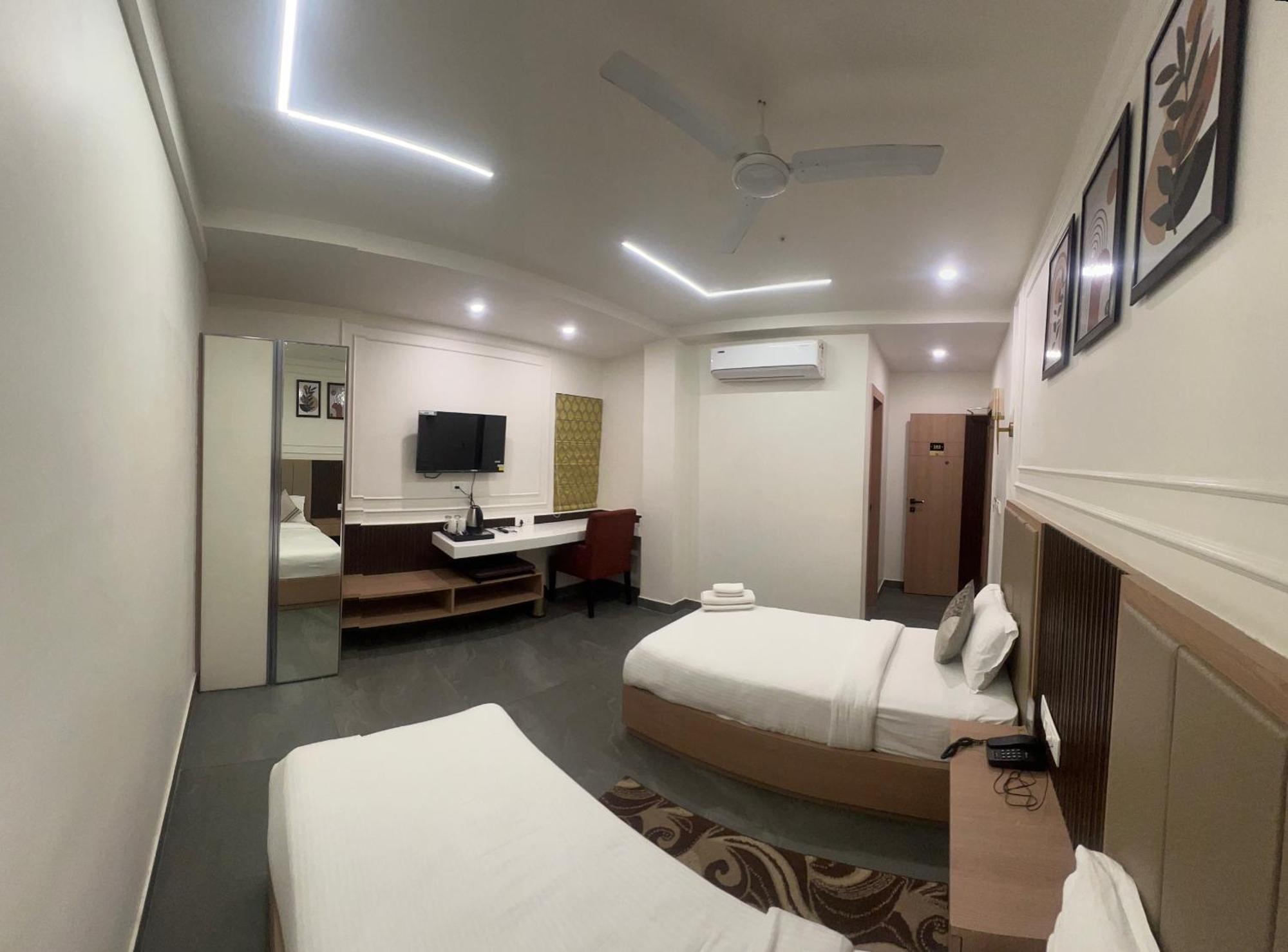 Anaya Retreat Hotel Varanasi Exterior photo